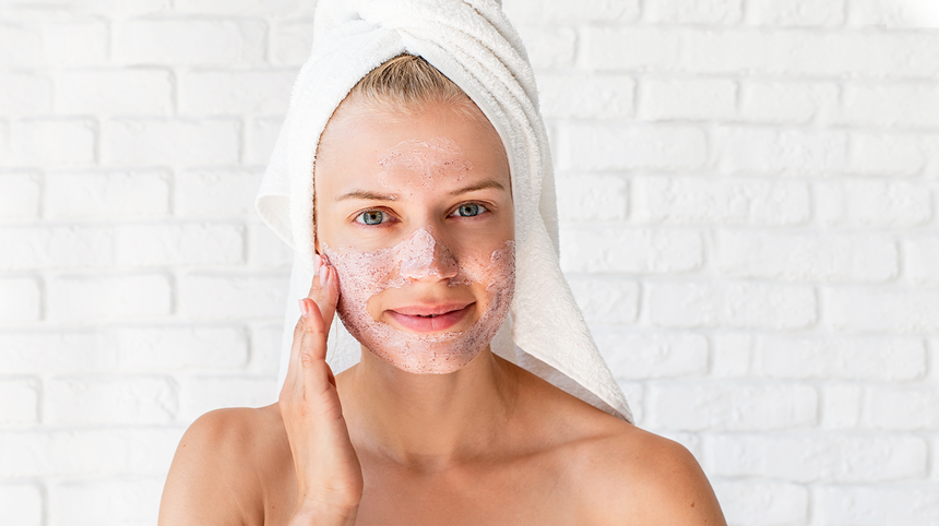 Scrub, peeling e gommage: quale esfoliante scegliere?